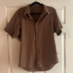 Men’s lululemon Airing Easy Short-Sleeve Shirt in Brown Rust